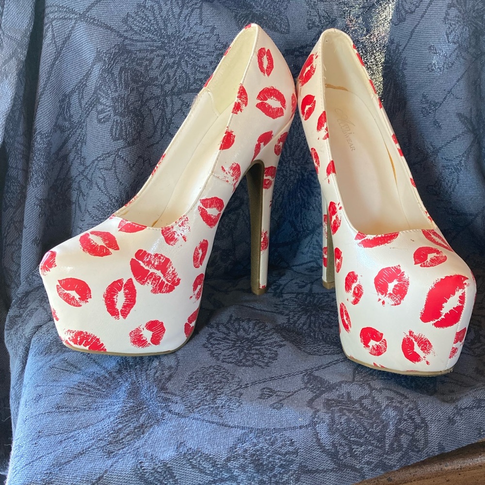 Kiss heels